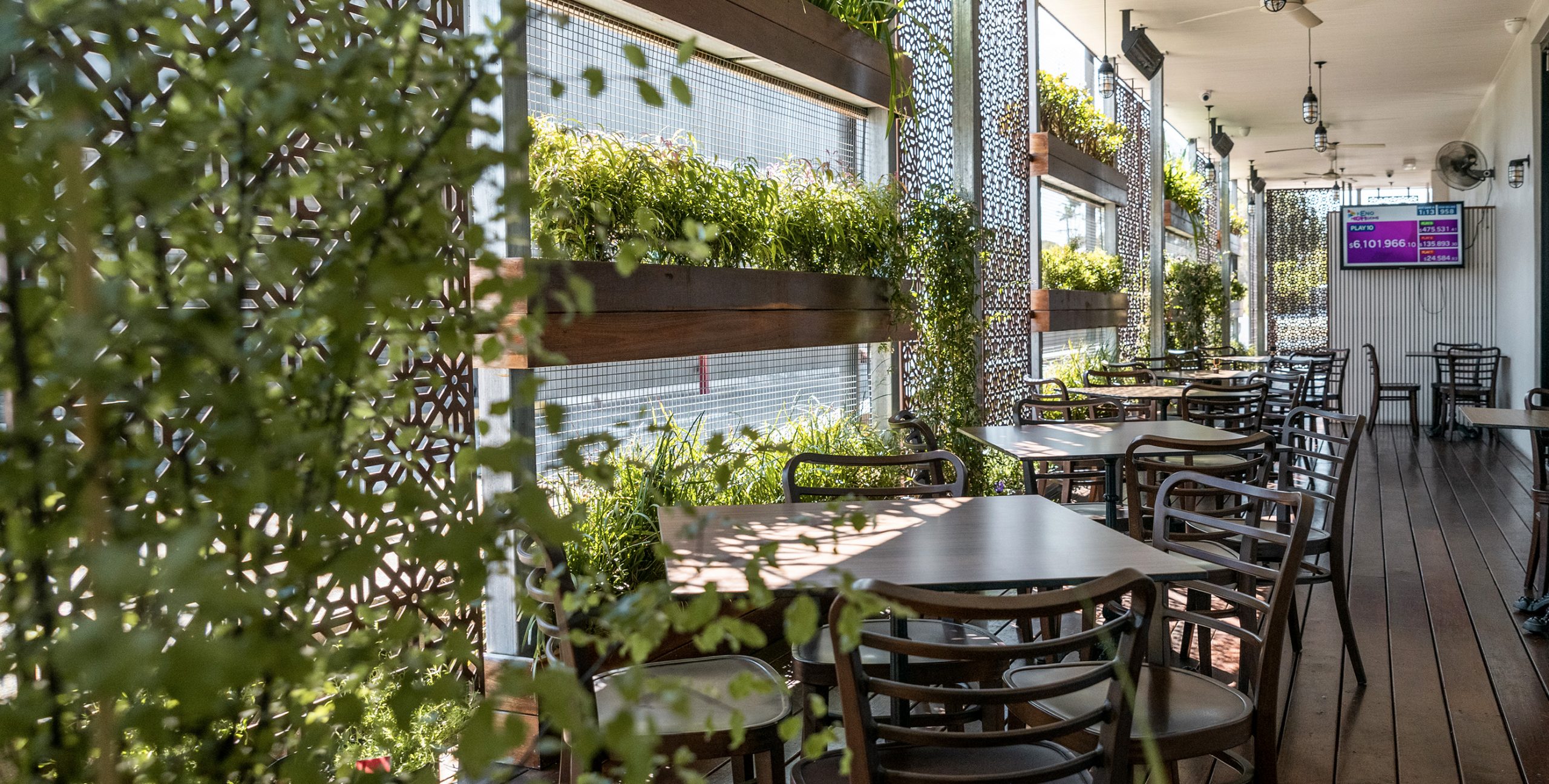 Aspley Central Tavern deck